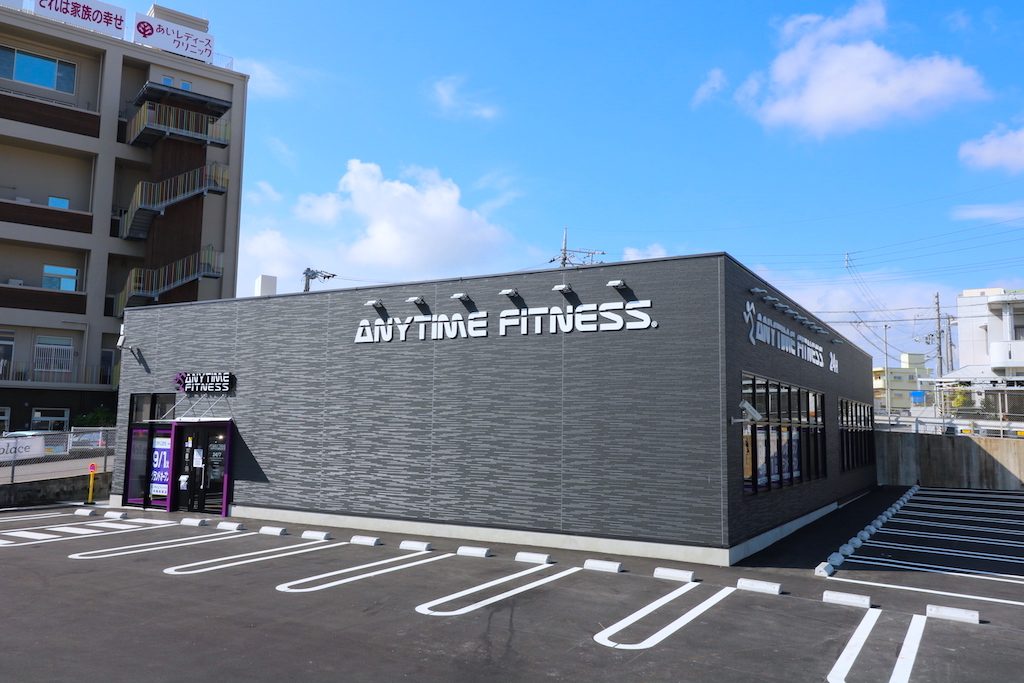 エニタイムフィットネス 沖縄美里店の公式店舗写真