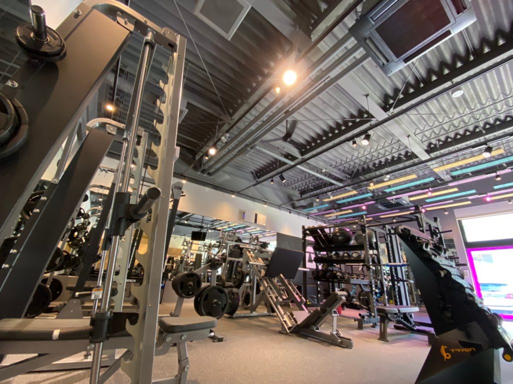 エニタイムフィットネス 妙法寺店：フリーウエイトエリア