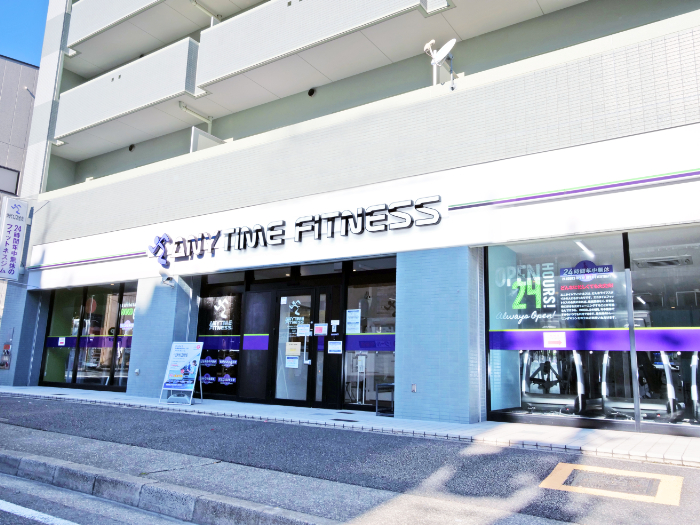 エニタイムフィットネス 金山店の公式店舗写真