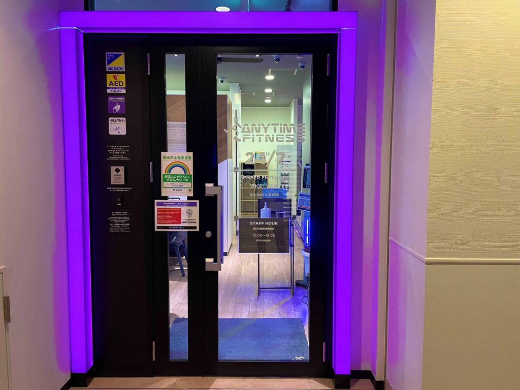 エニタイムフィットネス 浜松町汐留店：エントランス