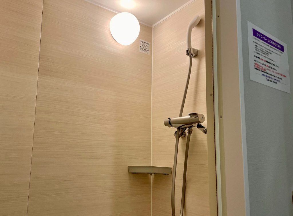 エニタイムフィットネス 玉名店：清潔なシャワールーム