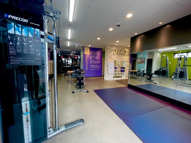 エニタイムフィットネス 和歌山加納町店:ストレッチエリア(1F)