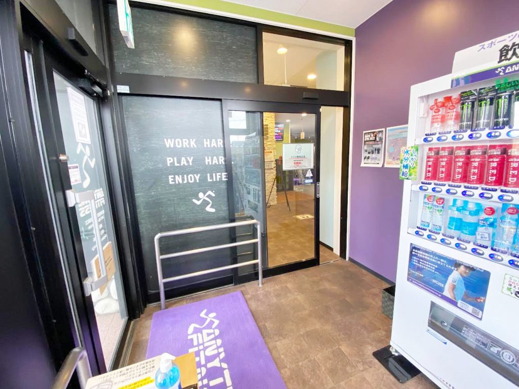 エニタイムフィットネス 新潟紫竹山店：エントランス