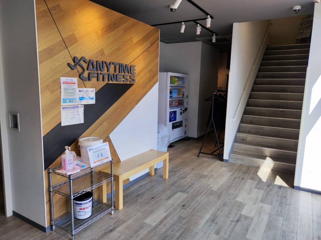 エニタイムフィットネス 金沢神宮寺店：エントランス