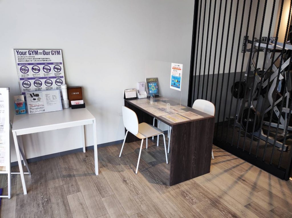 エニタイムフィットネス 金沢神宮寺店：ゲストロビー（受付)