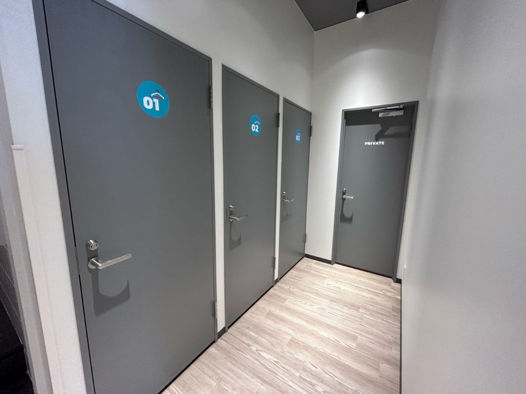 エニタイムフィットネス 新潟大学前店:鍵付き更衣室は3部屋あり