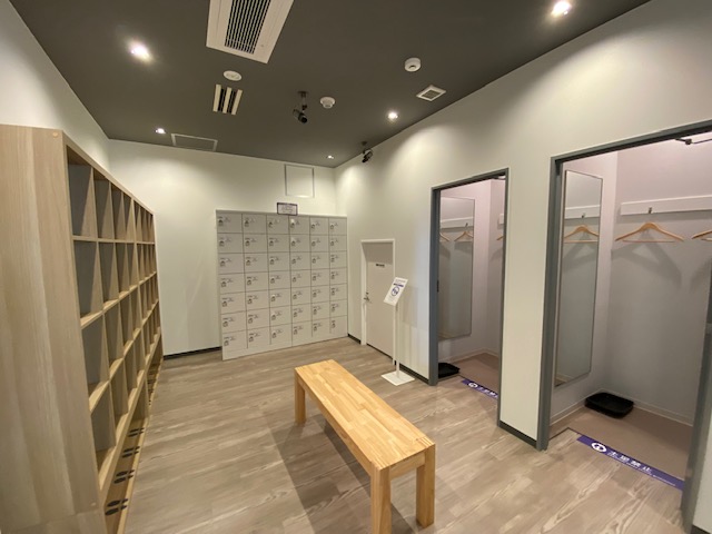 エニタイムフィットネス あざみ野店：メンバーロビー