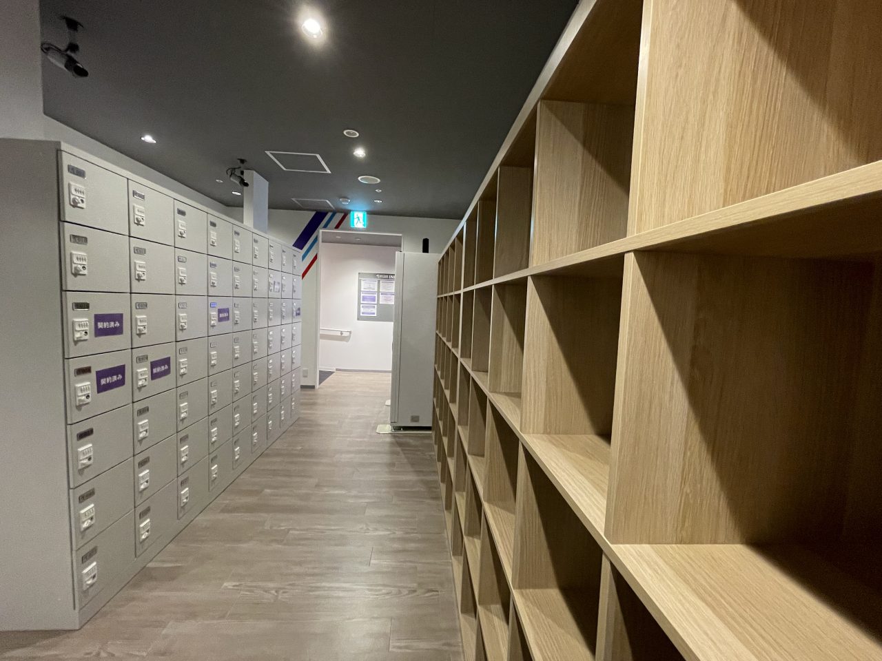 エニタイムフィットネス エキソアレ西神中央店:左:契約ロッカー右:フリーロッカー