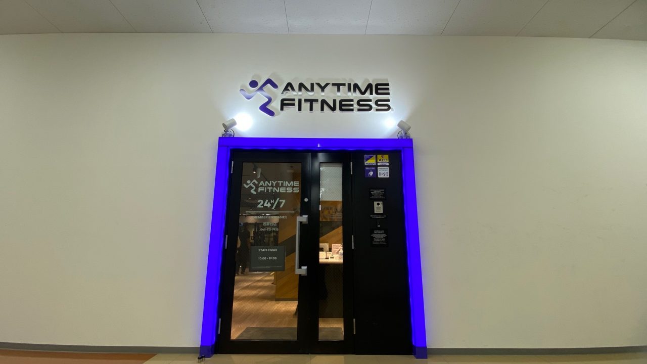 エニタイムフィットネス 若草台店：エントランス