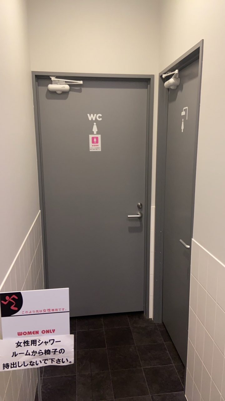 エニタイムフィットネス 姫路田寺店：女性専用エリア シャワーとトイレ