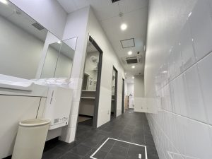エニタイムフィットネス 徳島藍住店:シャワールーム男性×2女性×1共用×1