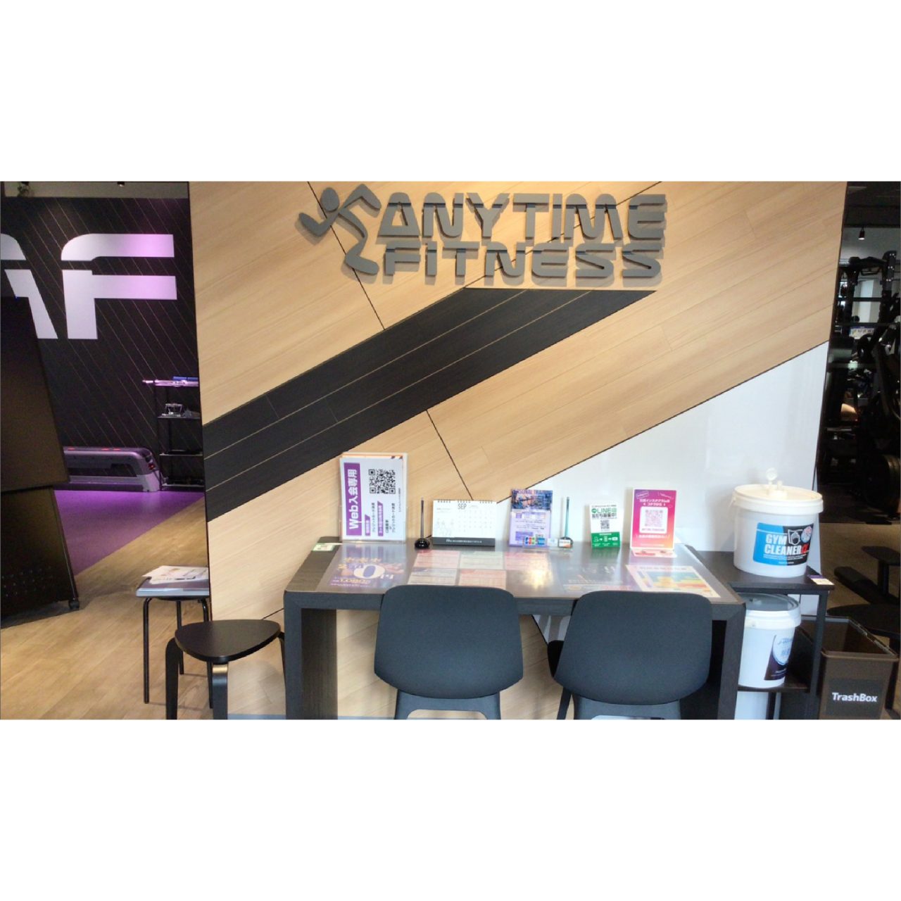 エニタイムフィットネス 吉塚店：メンバーロビー