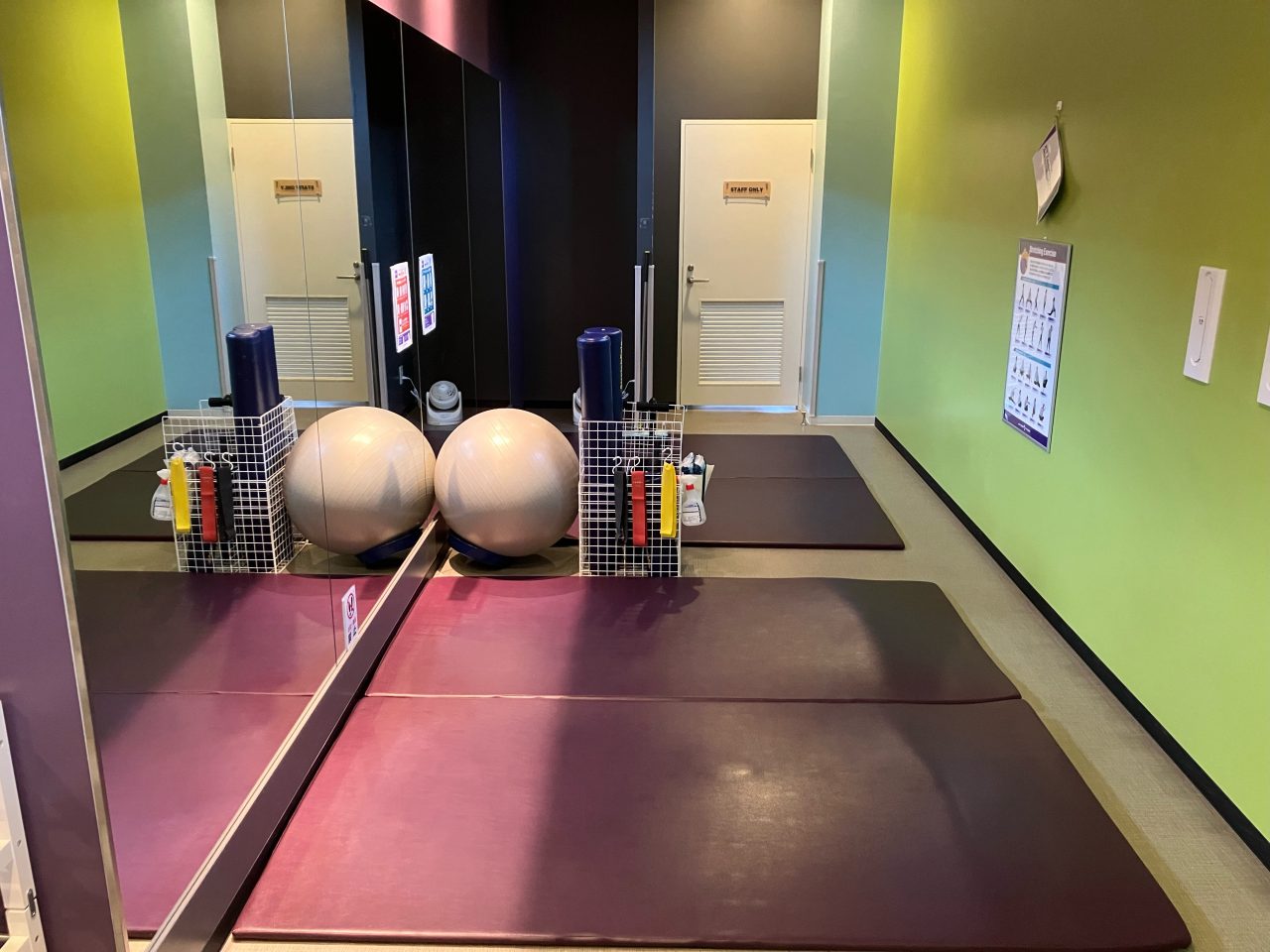 エニタイムフィットネス 長命ヶ丘BRANCH店：ストレッチエリア