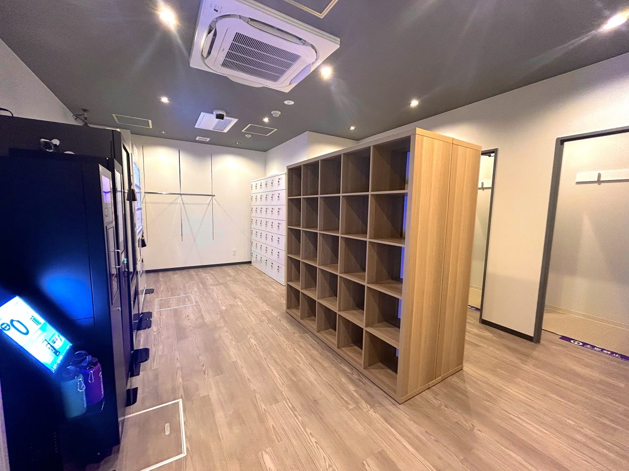 エニタイムフィットネス 越谷レイクタウン駅前店:メンバーロビー