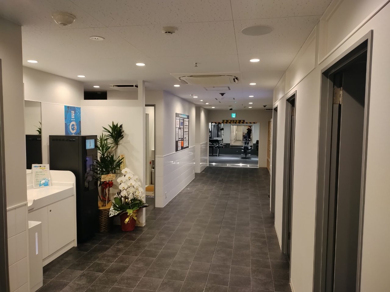 エニタイムフィットネス 川崎西口店:メンバーロビー