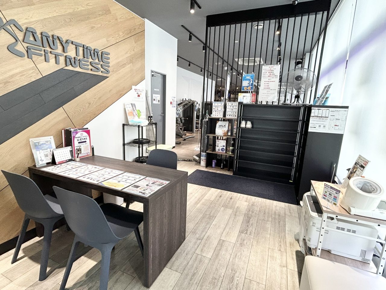 エニタイムフィットネス 熊本二本木店:ゲストロビー