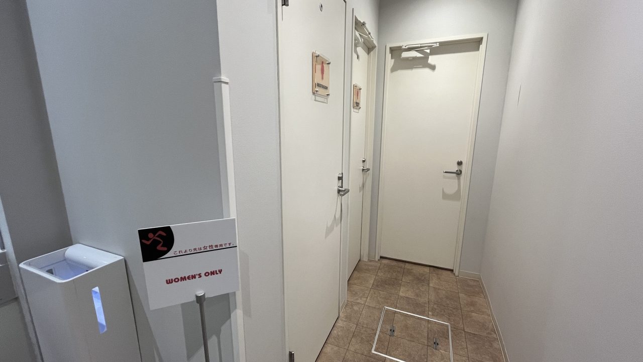 エニタイムフィットネス 野々市店：女性専用エリア（シャワー、トイレ）