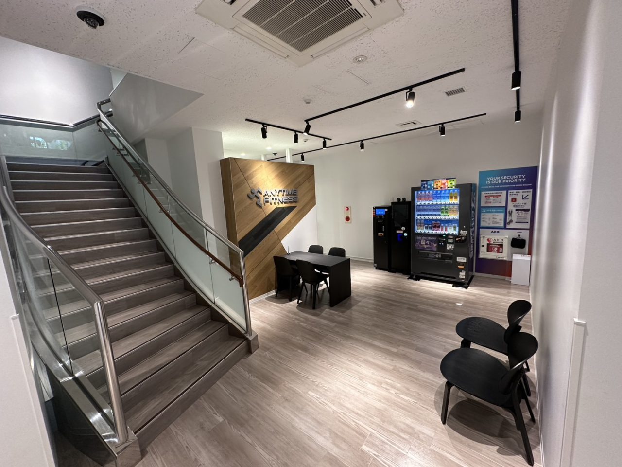 エニタイムフィットネス 福岡赤坂店の公式店舗写真