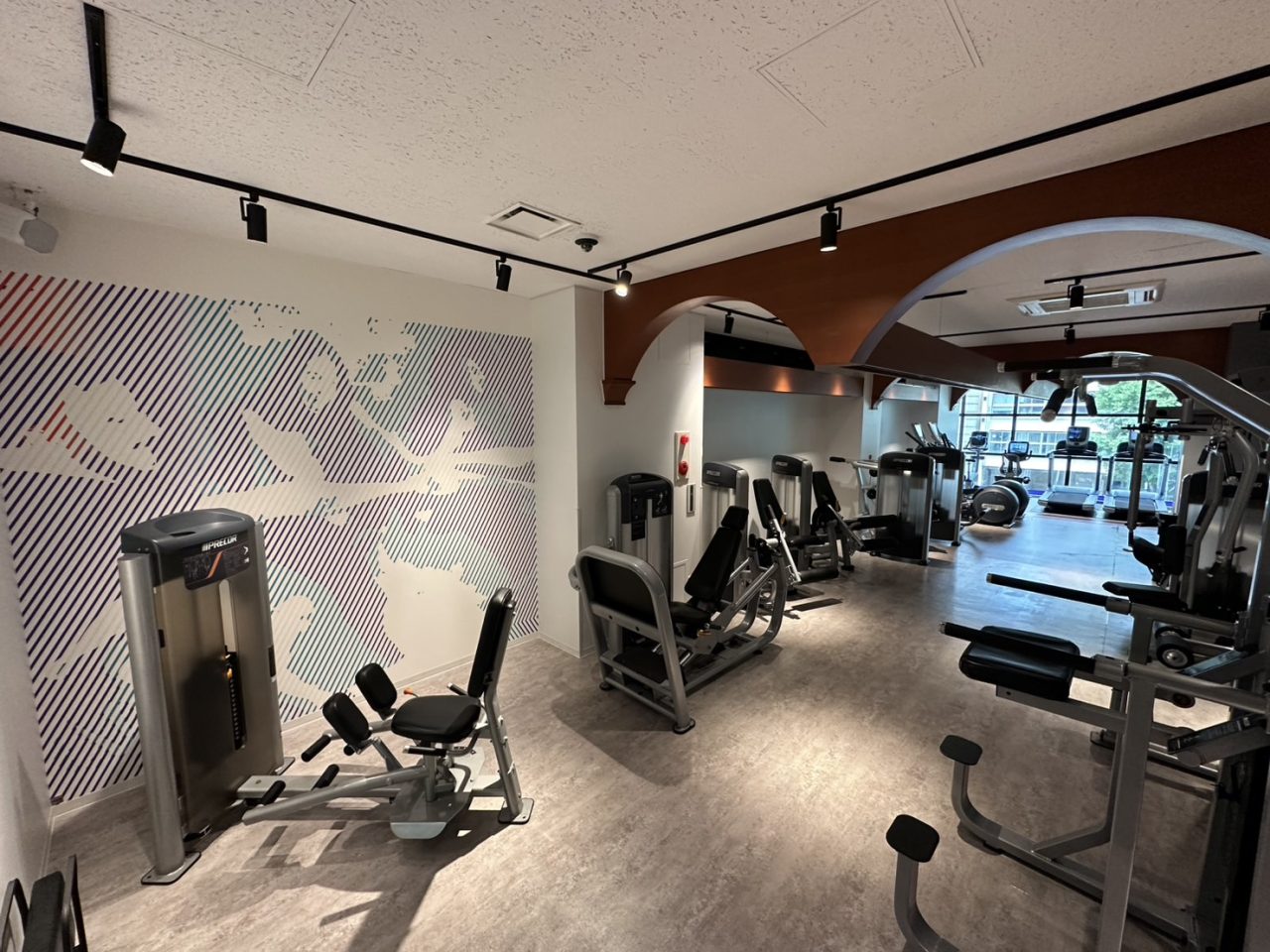 エニタイムフィットネス 福岡赤坂店の公式店舗写真