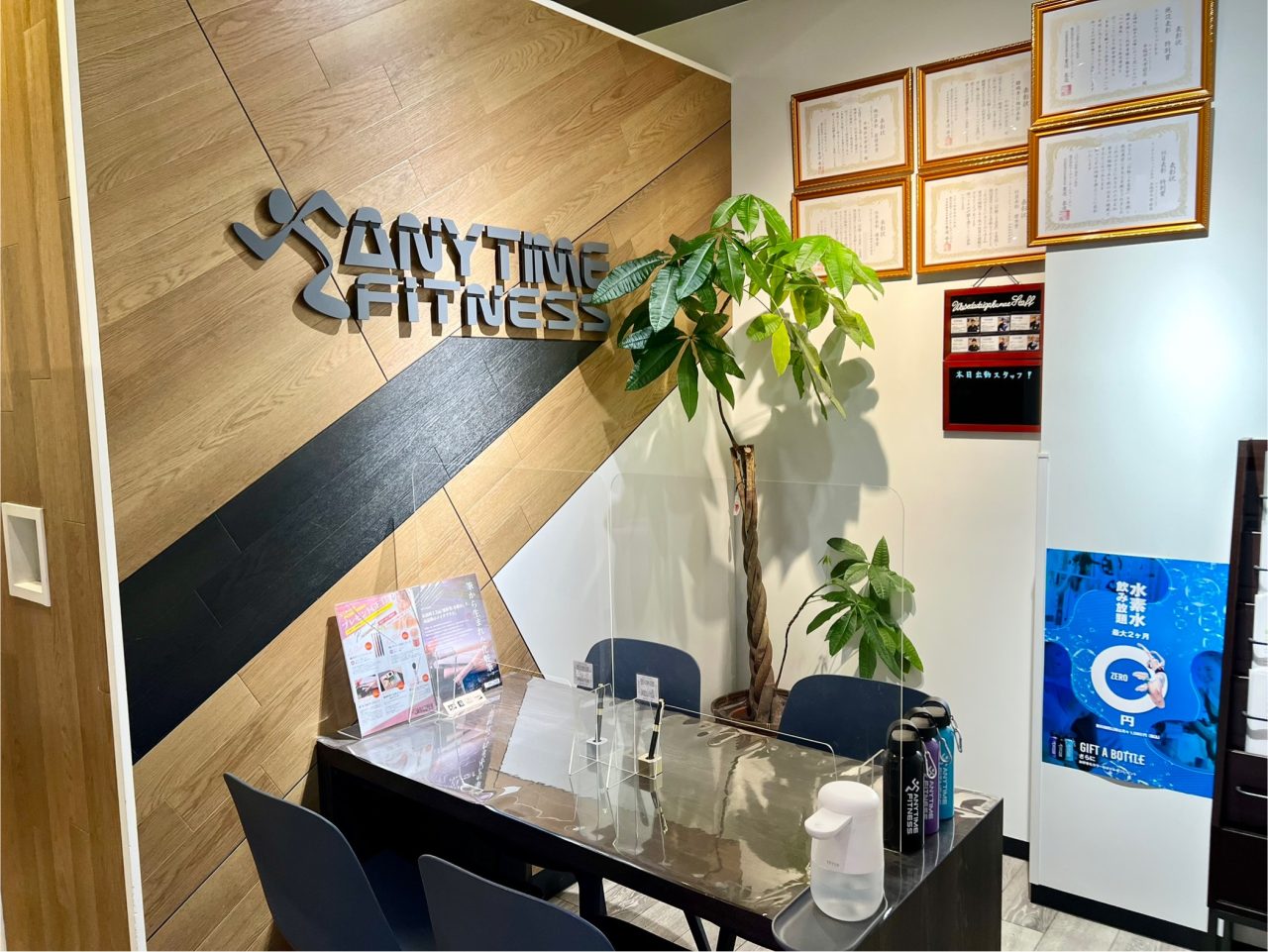 エニタイムフィットネス 早稲田大学前店：エントランス