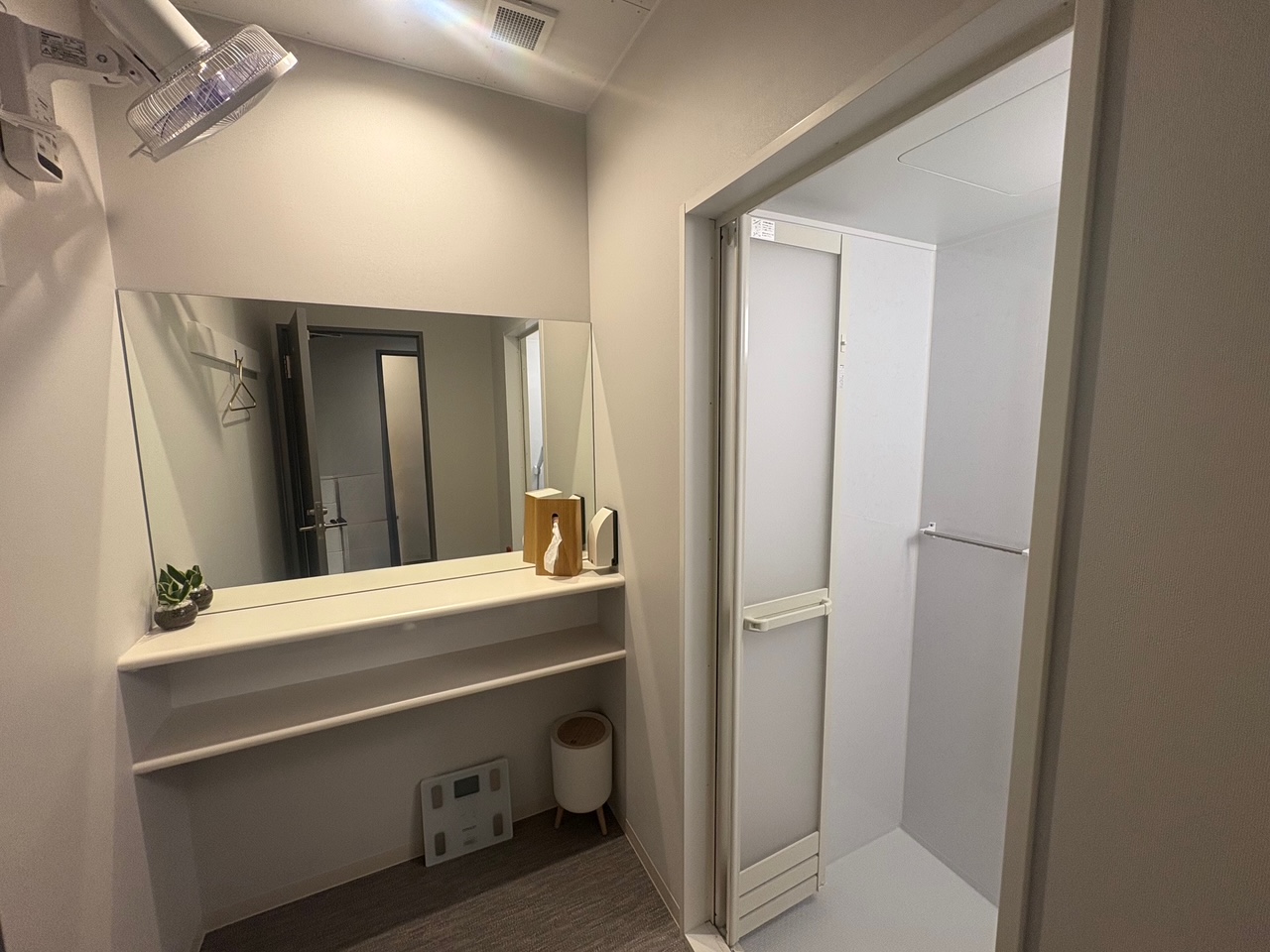 エニタイムフィットネス 片瀬江の島店:シャワールーム&トイレ完備