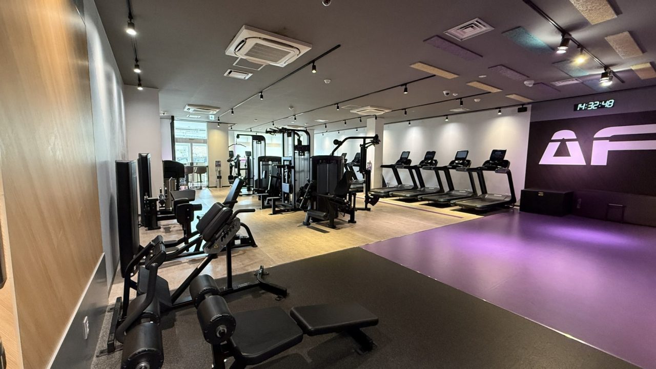 エニタイムフィットネス 中山寺店：館内全体