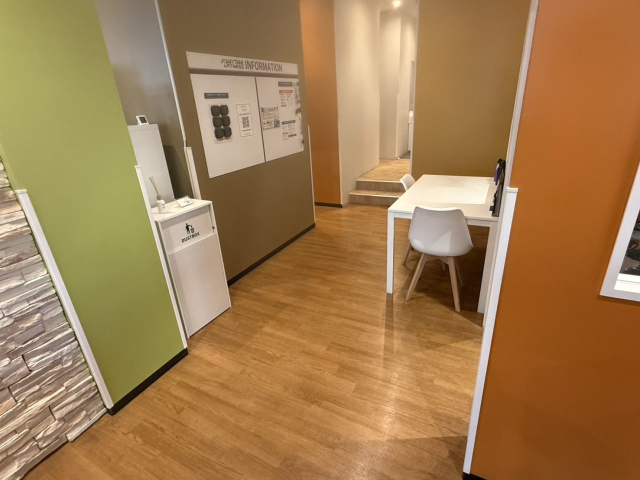 エニタイムフィットネス 熊取店：ゲストロビー