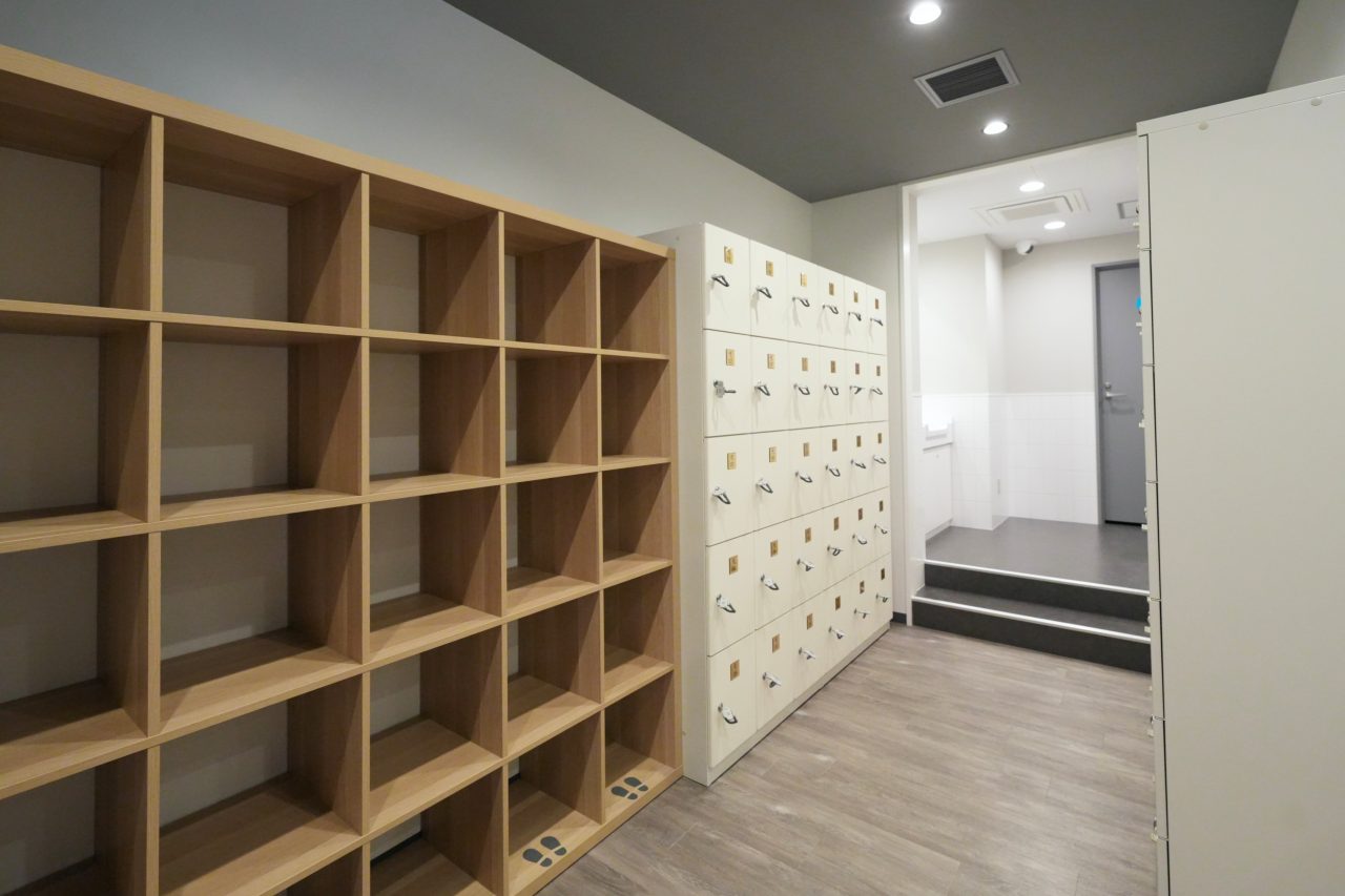 エニタイムフィットネス 麻布十番店：メンバーロビー