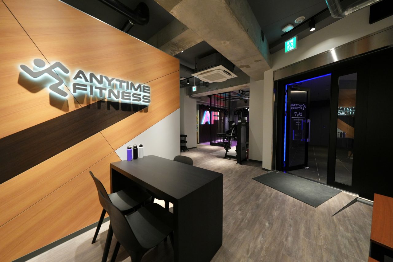 エニタイムフィットネス 麻布十番店：ゲストロビー