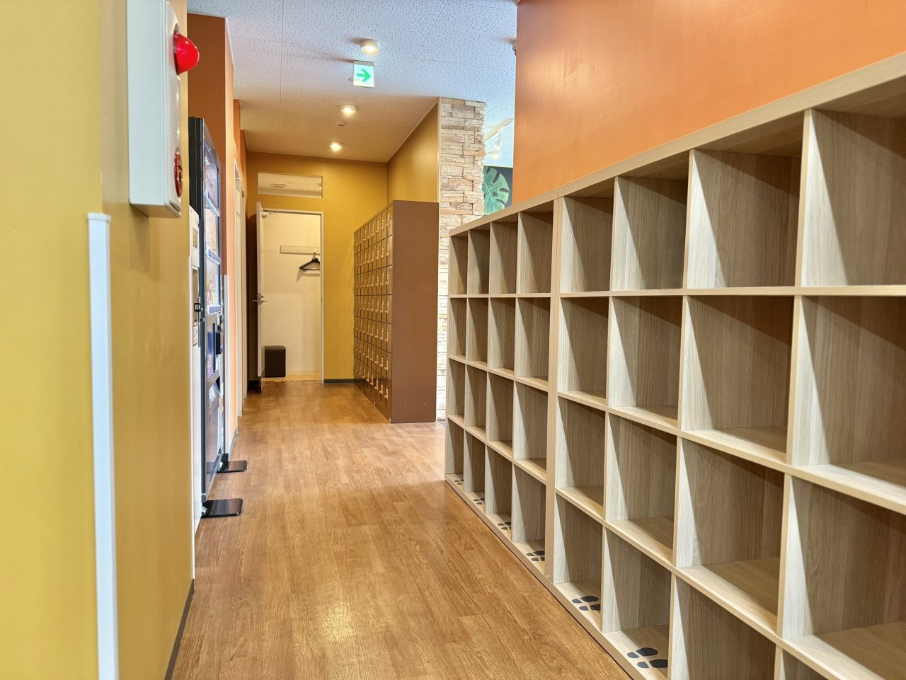 エニタイムフィットネス 高砂店：メンバーロビー