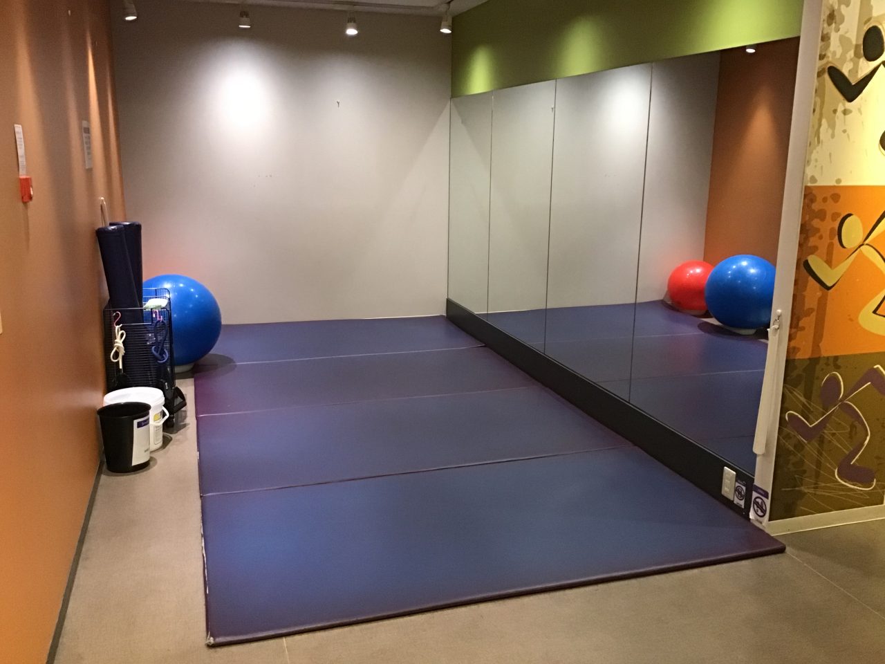 エニタイムフィットネス 市川店の公式店舗写真