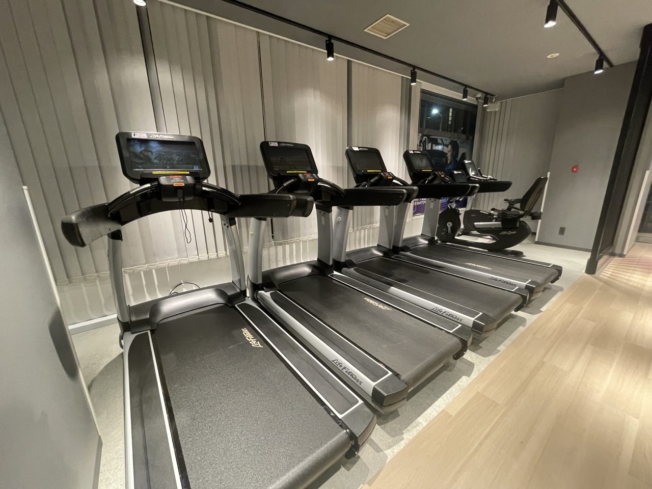 エニタイムフィットネス 上野店の公式店舗写真