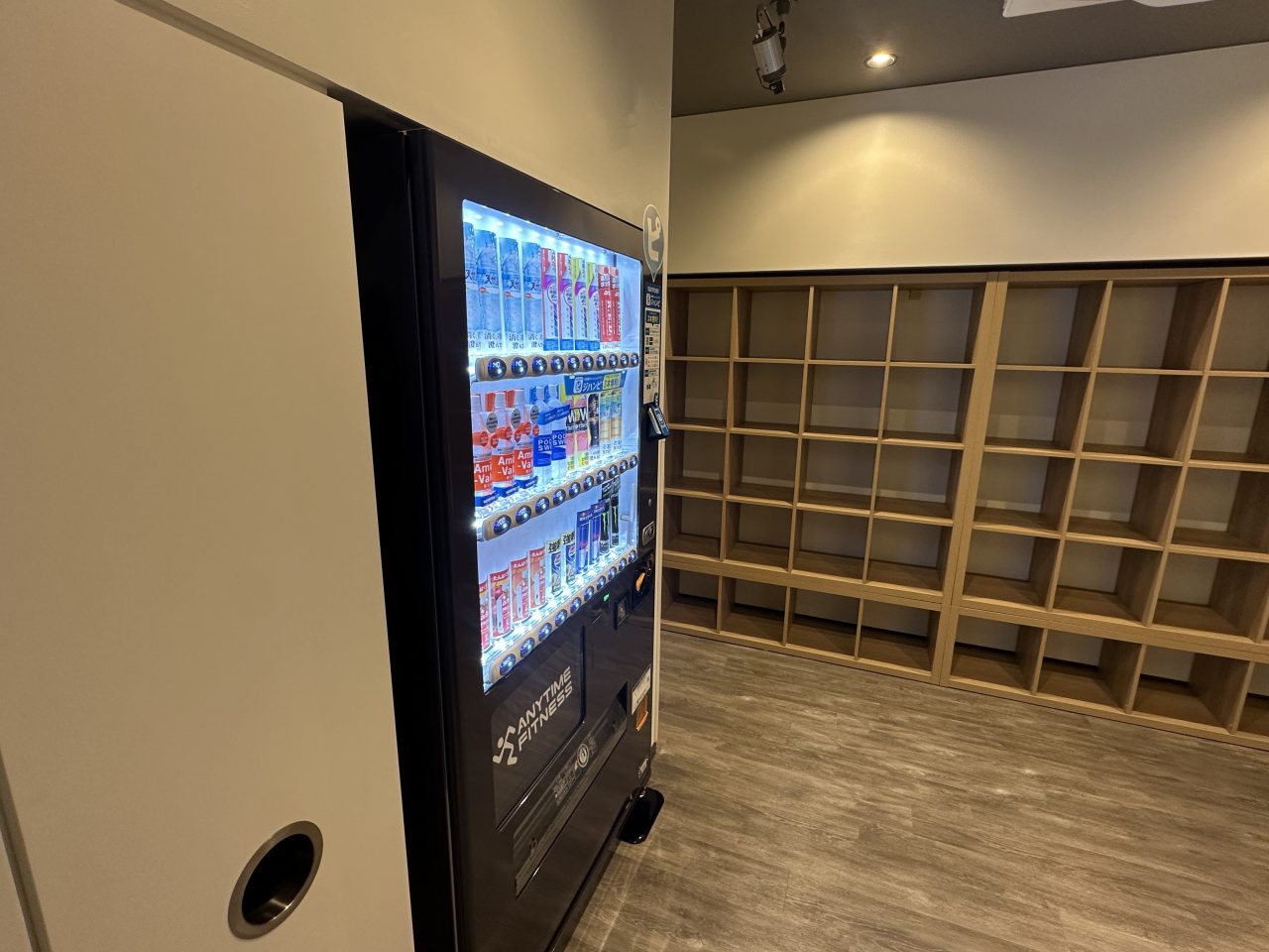 エニタイムフィットネス 自由が丘店：メンバーロビー