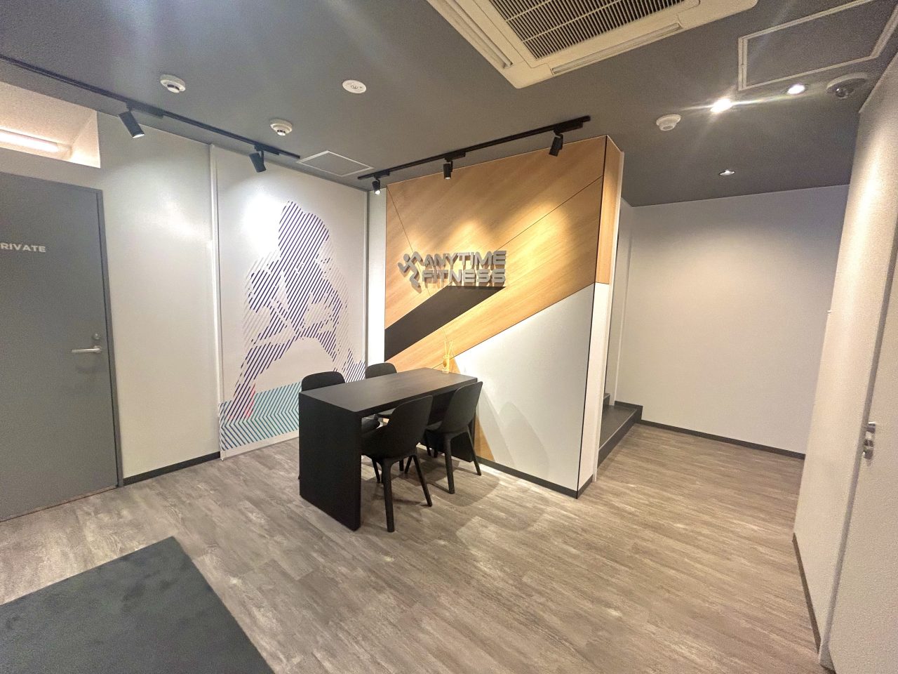 エニタイムフィットネス 竹の塚店:ゲストロビー