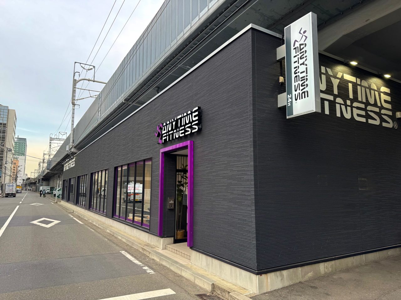 エニタイムフィットネス 新横浜一丁目店の店舗写真