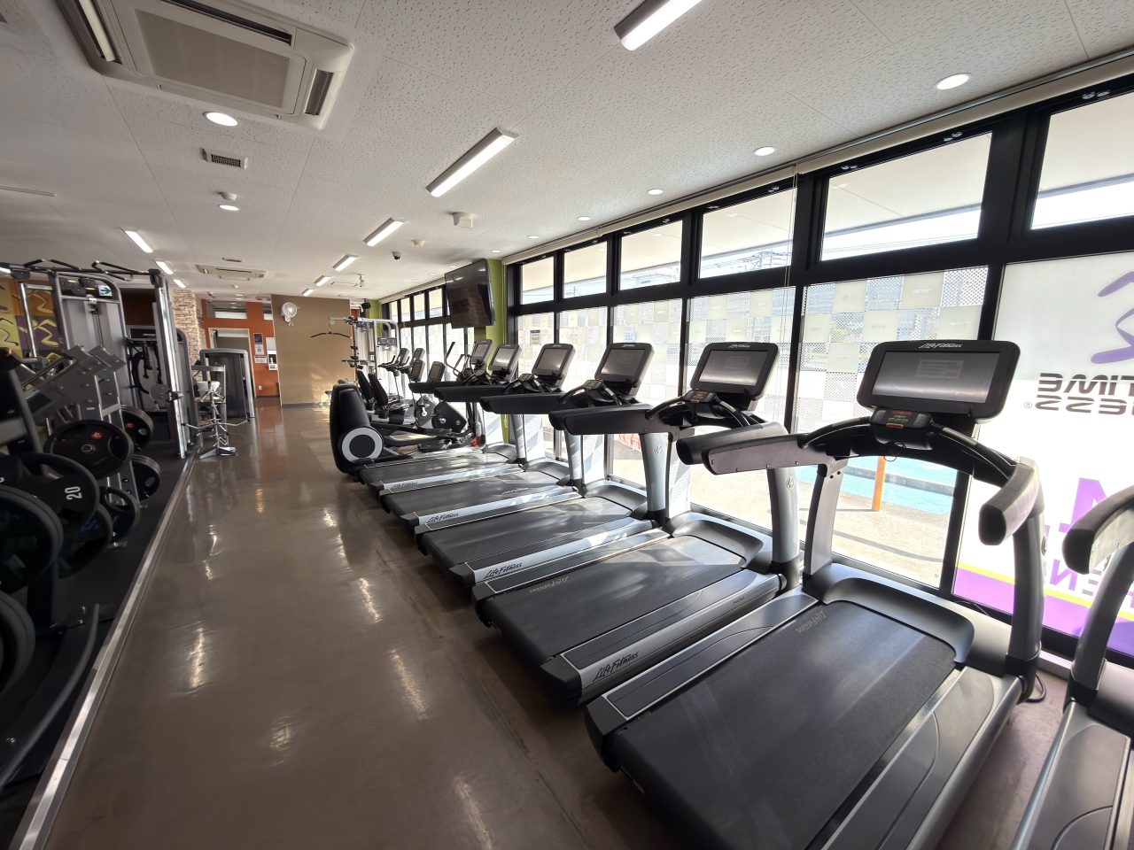 エニタイムフィットネス 志免店:有酸素マシンエリア