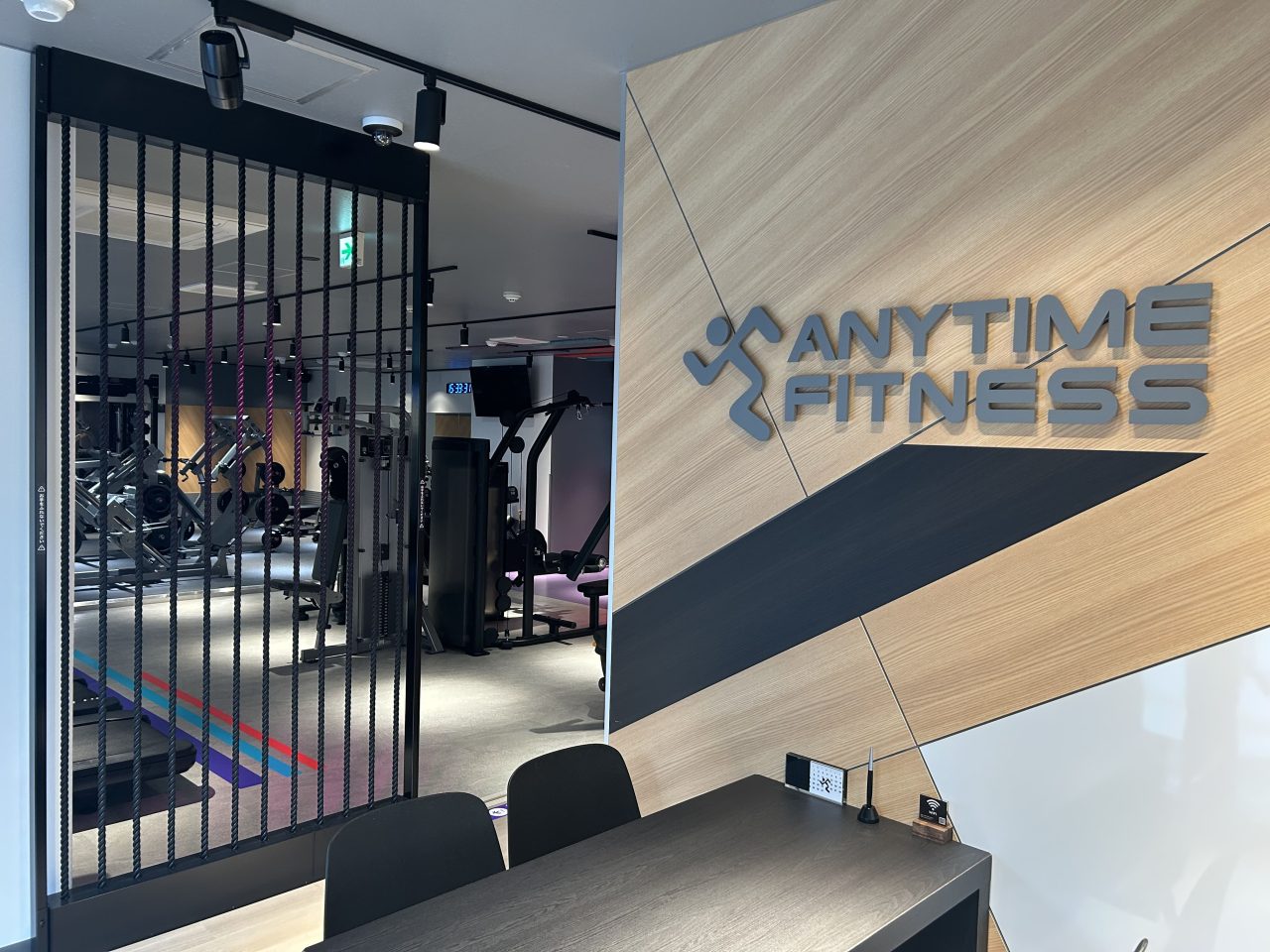 エニタイムフィットネス 渡辺通店：ゲストロビー