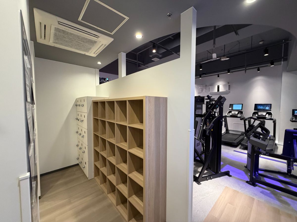 エニタイムフィットネス 東銀座店:メンバーロビー