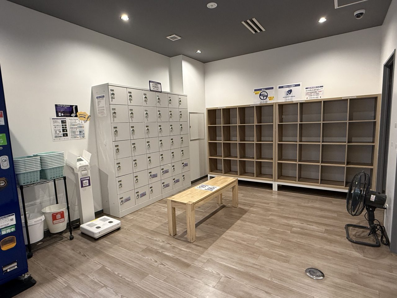 エニタイムフィットネス 代々木店:メンバーロビー