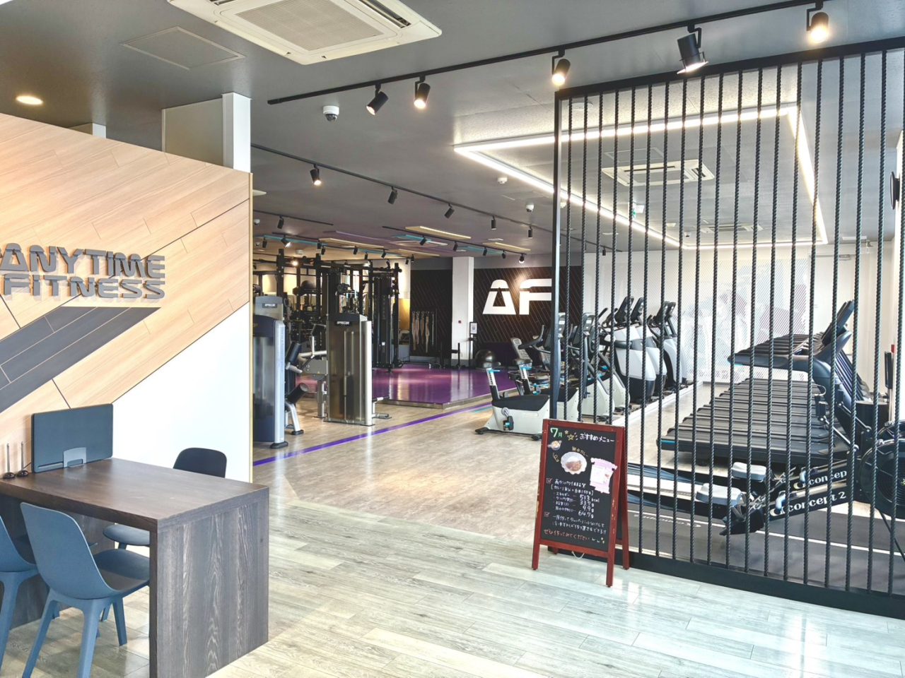 エニタイムフィットネス 長崎大村北店:ゲストロビー