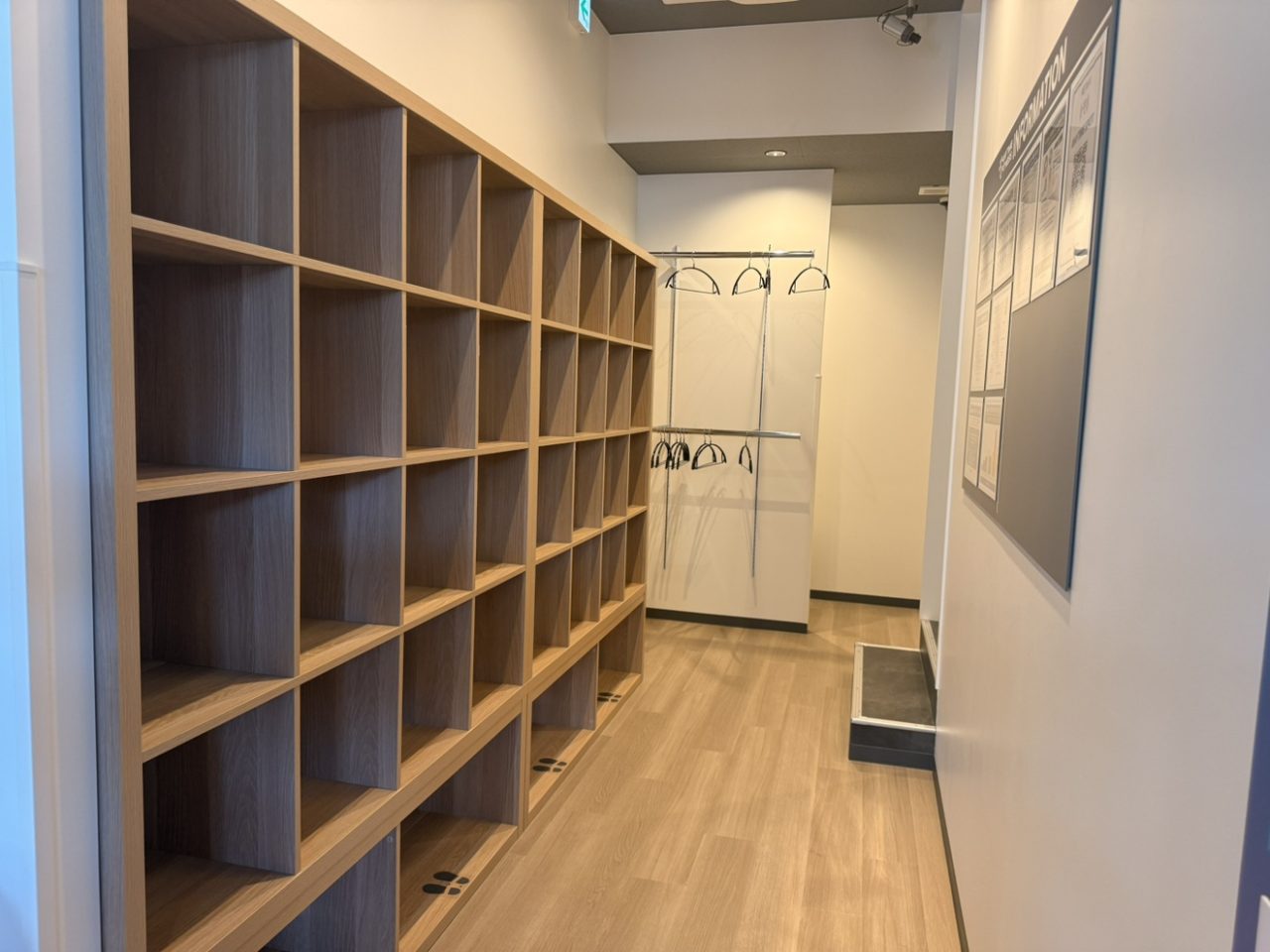 エニタイムフィットネス 東松戸店:【メンバーロビー 1F】