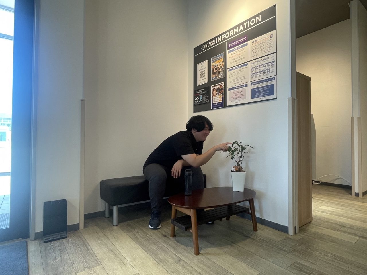 エニタイムフィットネス 長浜インター店：くつろげるエントランス！